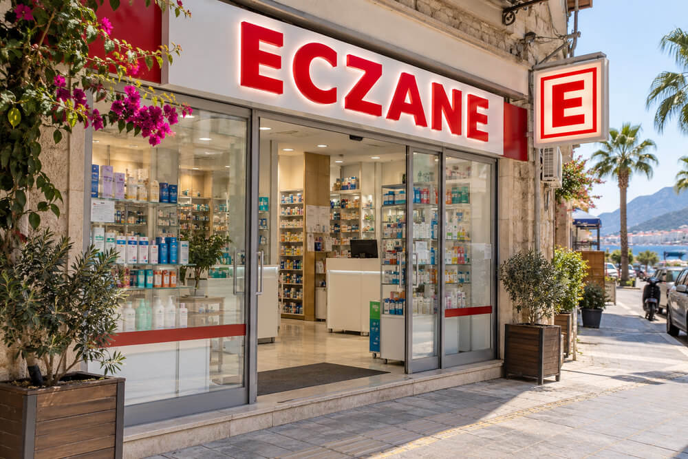 Legalna apteka eczane z charakterystycznym znakiem E w Turcji