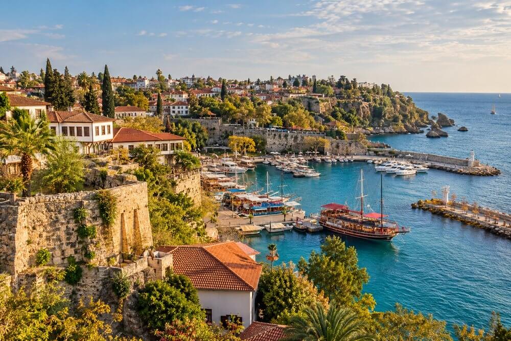 Antalya Kaleiçi i marina nad Morzem Śródziemnym